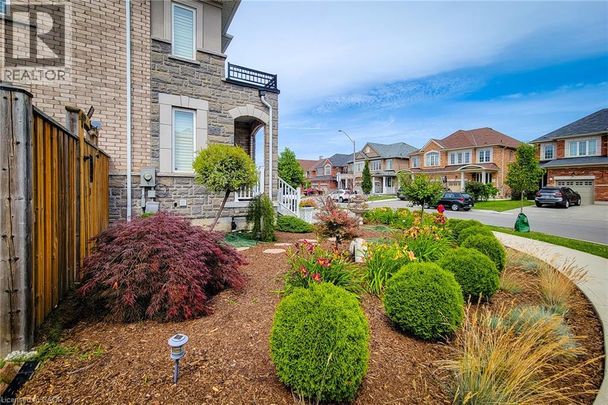 97 NARBONNE Crescent Unit# Main & Upper, Stoney Creek, Ontario, L8J0J6 - Photo 1