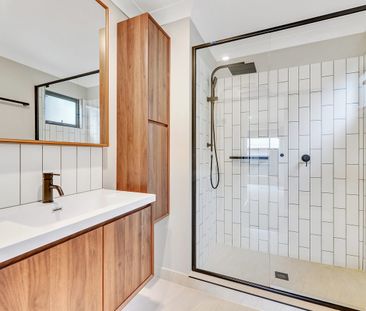 Modern Living in the Heart of Helensvale - Photo 2