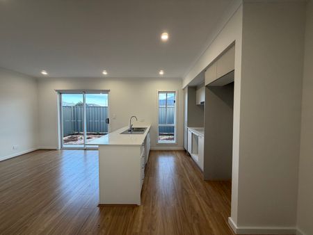 57 Eyre Boulevard, Eyre SA 5121 - House For Rent | Domain - Photo 5