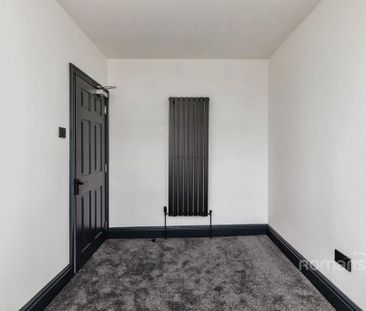 3 bedroom flat to rent - Photo 3