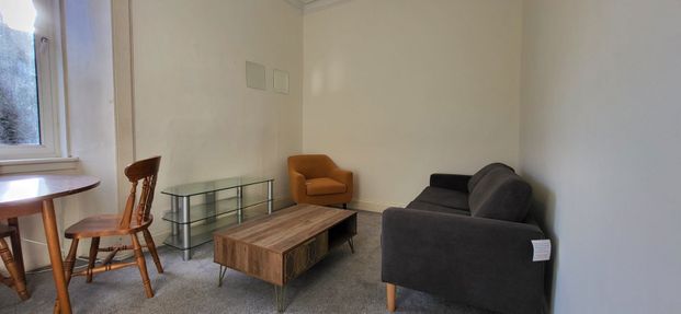 Cathcart Place Flat, Edinburgh - Photo 1