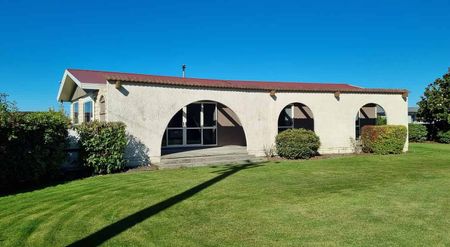 Charming 3BR Home in Winchester - Photo 2