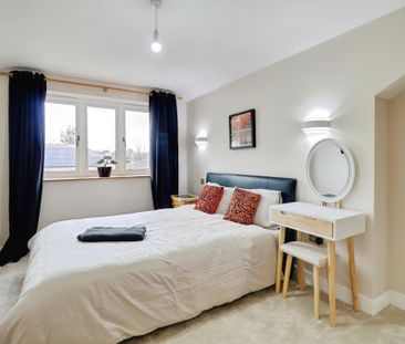 4 bedroom link detached house to rent - Photo 6