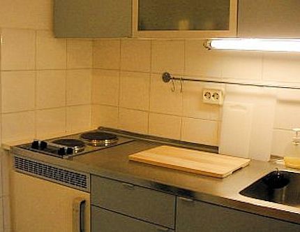 Nähe Mediapark: Modern möbliertes Apartment mit Aufzug - Photo 1