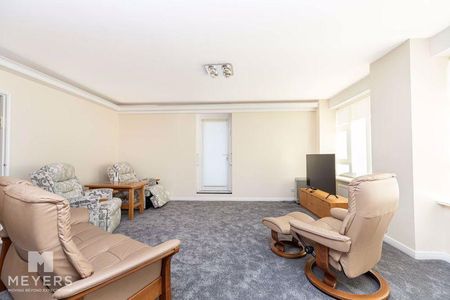 3 bedroom apartment to rent - Photo 3