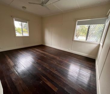 HIGHSET HOME IN THE HEART OF GRACEVILLE - Photo 2