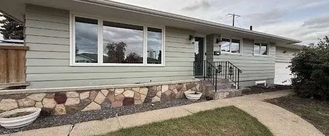 Stunning and Private 3 Bed Main Floor | 9824 68 Street Northwest, Edmonton - Photo 1