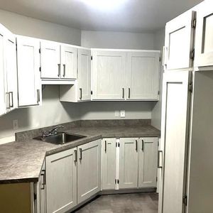 Logement à louer à Terrebonne 4 ½ libre 2e étage 1180$ Beau et grand 4 1/2 libre immédiatement situé derrière les Galeries de Terrebonne. - Photo 2