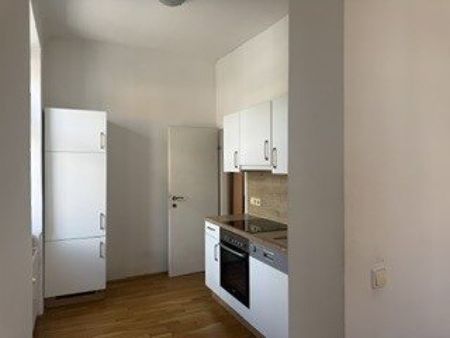 Klein, fein und möbliert: Charmante, lichtdurchflutete 1 Zimmer-Wohnung in zentraler Lage: geräumige 1 Zimmerwohnung, gute Küchen- und Badausstattung, modern saniert und möbliert! - Photo 5