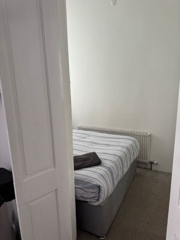 Studio Flat, Ibrox Street, G51 - Photo 2