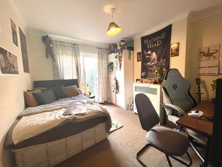 6 Bed Terraced House, Dryleaze Road, BS16 - Photo 4