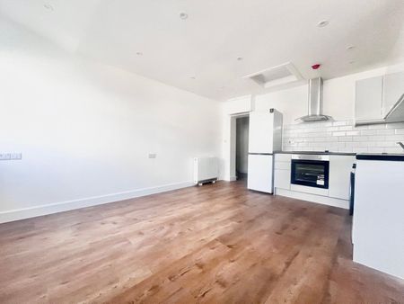 Hanworth Road, Hounslow, TW3 3TU - Photo 3