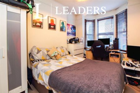 5 bedroom terraced house to rent - Photo 2