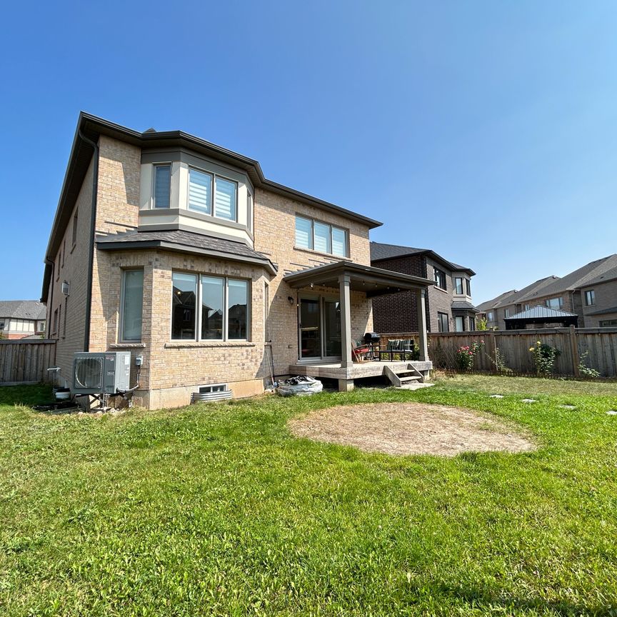 For Lease - 131 Beaveridge Avenue, Oakville, Ontario - Photo 1