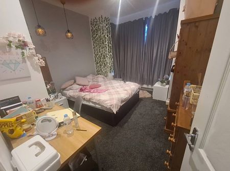 6 Bed - 72 Royal Park Avenue, Hyde Park, Leeds - LS6 1EY - Student - Photo 5
