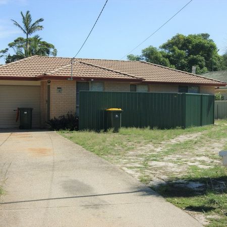 Single level home with 3 bedrooms - Photo 4