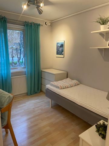 Åkeredsvägen, Västra Frölunda - Photo 5