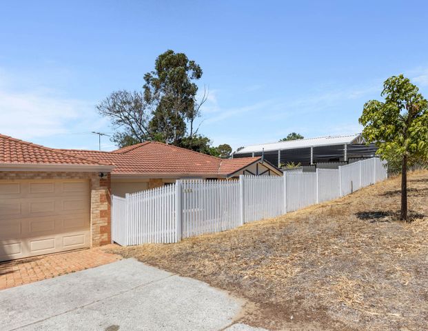 3X2 FAMILY HOME - LOW MAINTENANCE AND IDEAL LOCATION - Photo 1