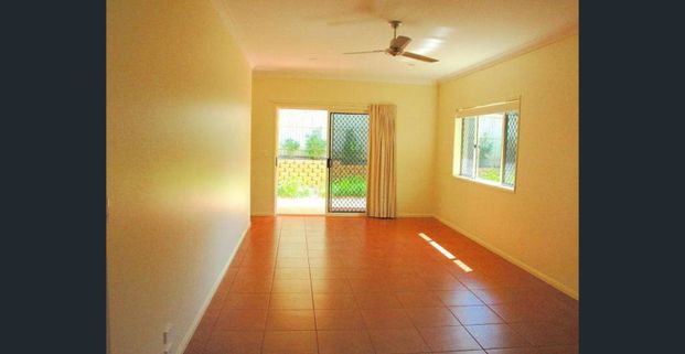 TWO STOREY HOME IN EXCLUSIVE ESTATE - BAY VIEWS FROM DECK, A/C, LOW MAINTENANCE - Photo 1