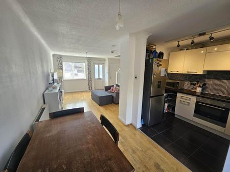 2 bedroom terraced house to rent - Photo 3