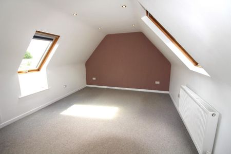 4 bedroom detached house to rent - Photo 2