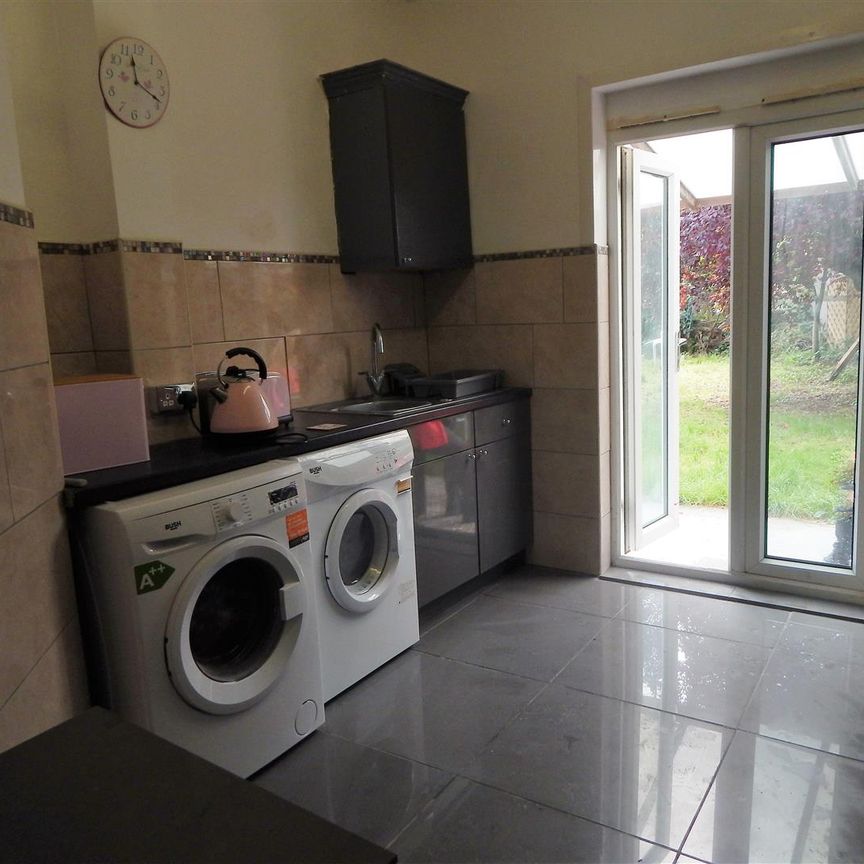 House share to rent in Whitchurch Lane, Edgware, HA8 - Photo 1