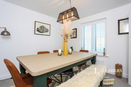 5 bedroom detached house to rent - Photo 3