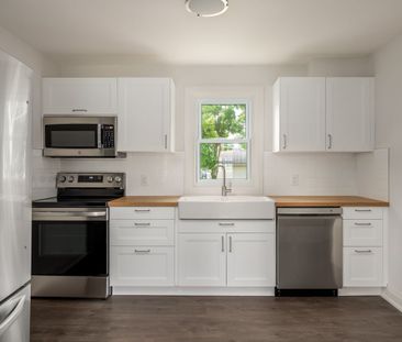 For Lease - 129 Major Mackenzie Drive, Richmond Hill, Ontario - Photo 6