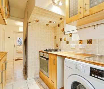 Burley Wood Crescent, Leeds - Photo 2