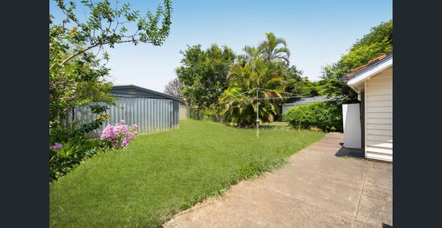 Recently renovated | New Bathroom, deck, paint, blinds - Photo 1
