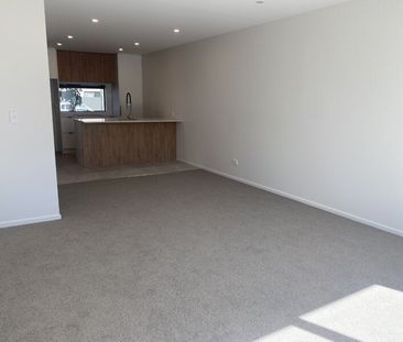 Near New Executive Townhouse! - Photo 2