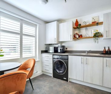 3 bed semi-detached house to rent in Stables End, Maidstone, ME16 - Photo 3