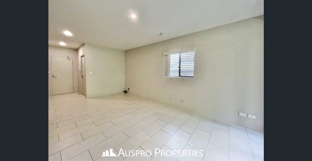 Spacious Studio - Water Bill Included - No Pets Allowed - Photo 1