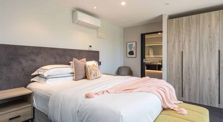 Stunning Fully Furnished Executive Inner City Apartments! - Photo 4