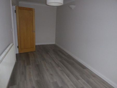 1 bedroom ground floor flat to rent - Photo 4