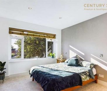 Arnian Court Middlewood Road, Aughton, L39 - Photo 3