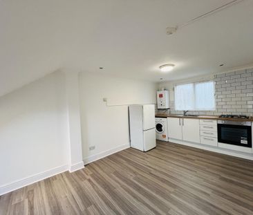 3 bedroom flat to rent - Photo 3