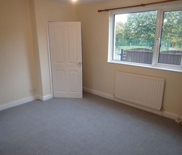 2 bedroom semi-detached house to rent - Photo 2