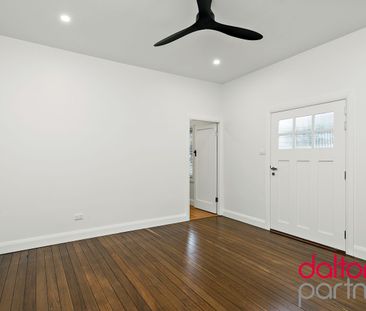 2 BEDROOM 1/2 HOUSE, FABULOUS LOCATION! - Photo 3