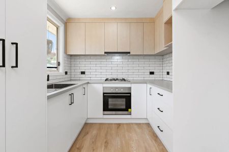 Classy Family Home - Photo 5