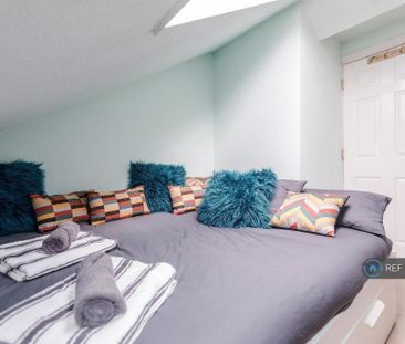 3 bedroom flat to rent - Photo 1