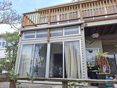 Spacious Hataitai Flat For Rent - Photo 2