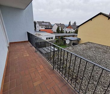 Ramstein-Miesenbach - 4 ZKB, Einbauküche, 2 Balkone, Stellplatz, Tageslichtbad, Gartennutzung - Foto 1
