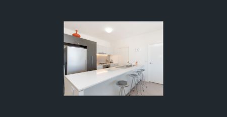 Semi furnished - Picturesque location offering furnished executive Living - Photo 2