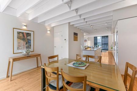 FULLY FURNISHED IN THE HEART OF CROWS NEST - Photo 3