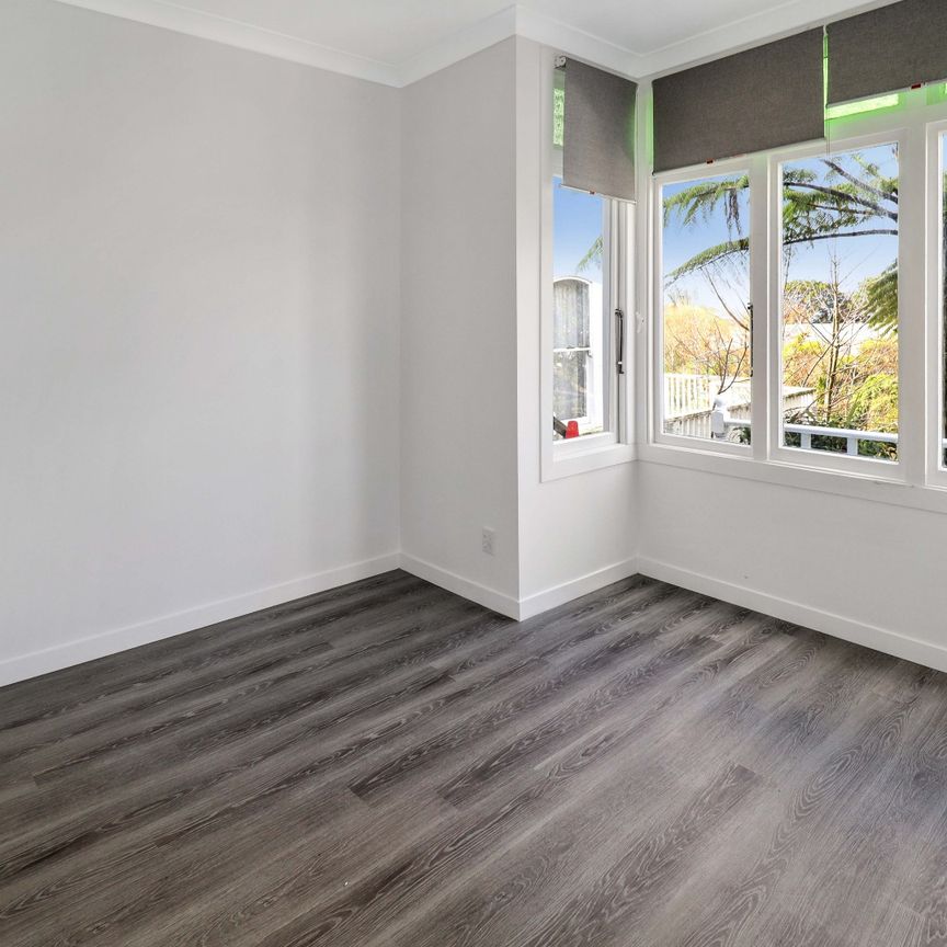 Aro Valley , Spacious 5 bedroom flat - Photo 1