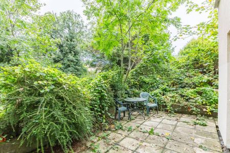 3 bedroom flat to rent - Photo 5