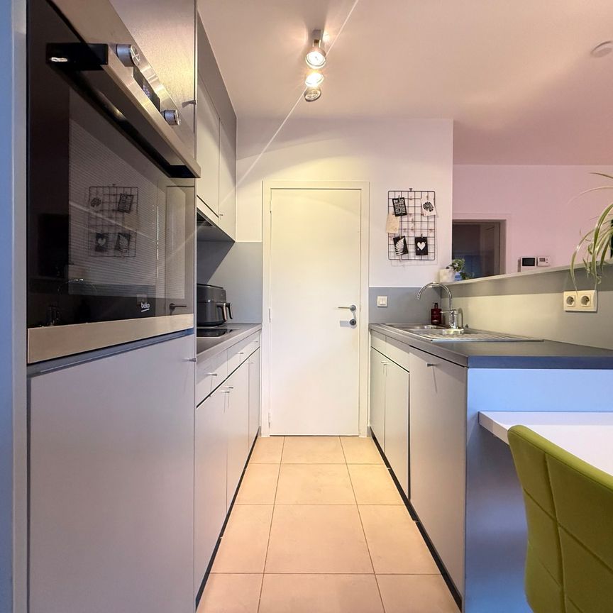 Één-slaapkamerappartement in een charmant herenhuis in hartje Meulebeke. - Photo 1