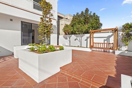 Recently renovated Family home in a Desirable Location boasting water views - Photo 4
