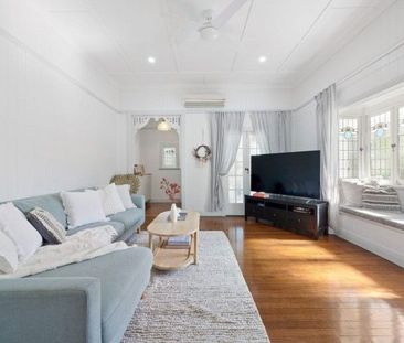 Quintessential Queenslander with a Modern Twist! - Photo 5